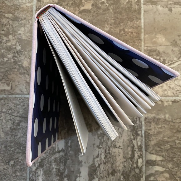 Alexa Chung IT hardcover book - Picture 3 of 4